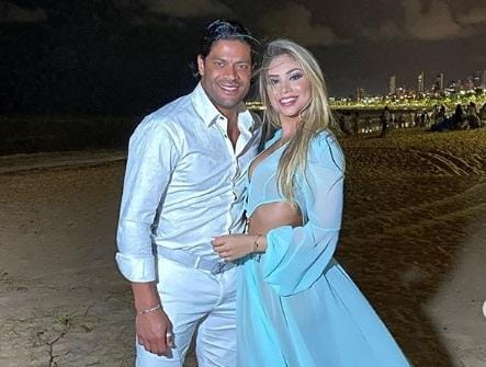 Hulk troca alianças com Camila Ângelo e posta fotos nas redes sociais veja