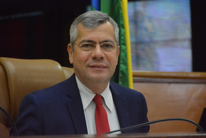Iran Barbosa lamenta falta de diálogo do governo com professores