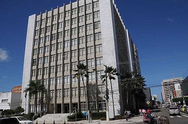 Justiça determina suspensão de pensões especiais de dois ex governadores de Sergipe