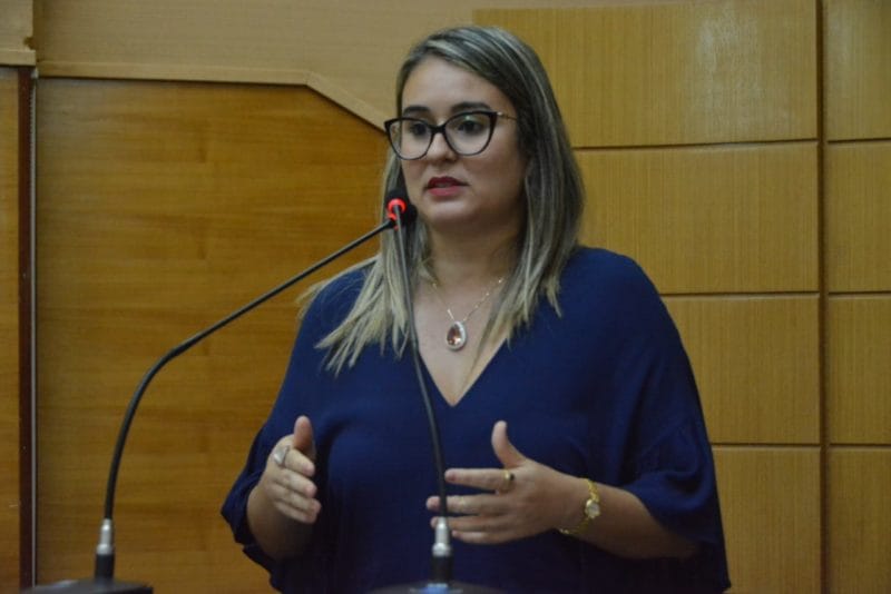 Kitty Lima denuncia cemitério de veículos escolares em Santo Amaro das Brotas