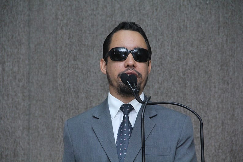 Líder da oposição na Câmara ‘não observa problema’ em sessão para votar único requerimento