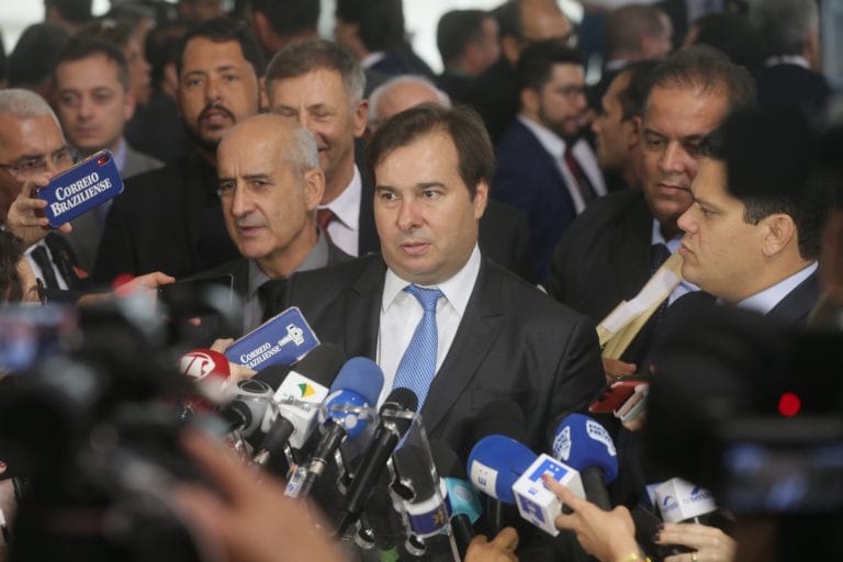 Maia e Alcolumbre anunciam acordo para derrubar veto de Bolsonaro 1 Maia e Alcolumbre anunciam acordo para derrubar veto de Bolsonaro