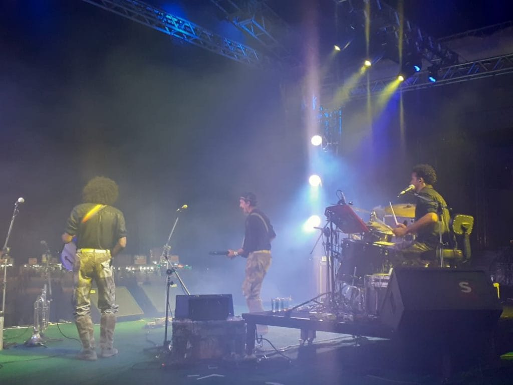 Maracatu de Siba Veloso abre segunda noite do Projeto Verão