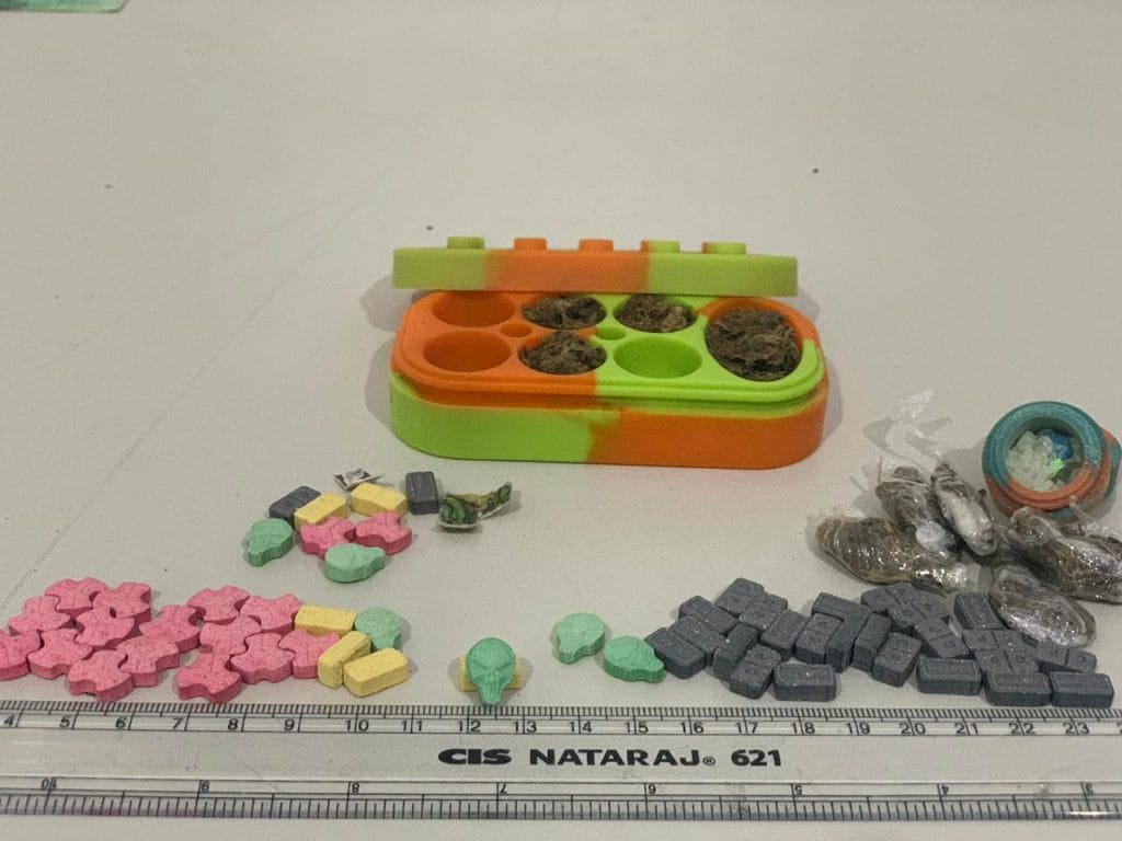 Motorista de aplicativo é preso com ecstasy LSD e MDMA no bairro