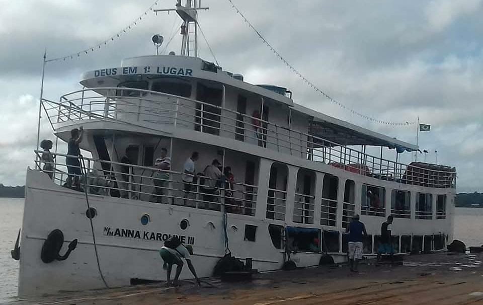 Navio naufraga com cerca de 35 pessoas a bordo e deixa um morto e desaparecidos 1