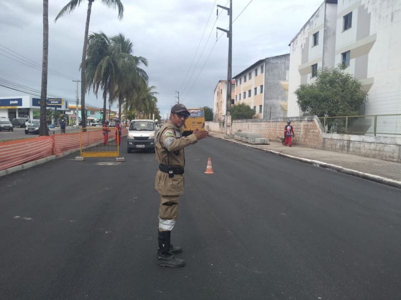 Obra na avenida José Carlos Silva e binário na via muda de