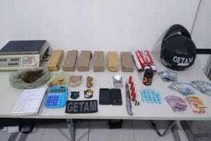 PM apreende maconha cocaína e crack em estabelecimento comercial no Marcos Freire