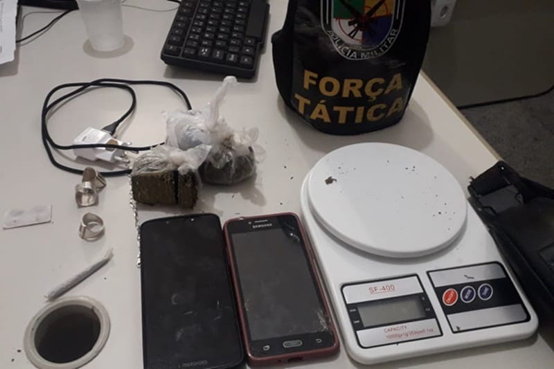 PM prende dois suspeitos por tráfico de drogas no Industrial 1