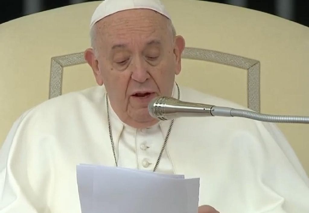 Papa Francisco cancela compromissos públicos pelo 3º dia consecutivo