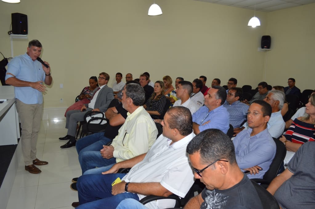 Prefeitos afetados pelo fechamento de agências do Banese se reúnem em Aracaju