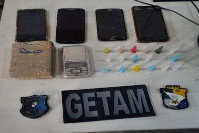 Prende homens por tráfico de drogas em casa no Japãozinho 1 Prende homens por tráfico de drogas em casa no Japãozinho