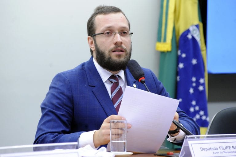 Projeto autoriza policiais a exercerem atividade remunerada na folga