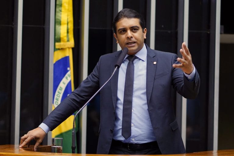Projeto exige cinco anos de CNPJ para que empresas participem de licitações