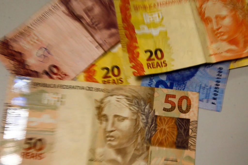 Salário mínimo sobe e começa a vigorar neste sábado 01