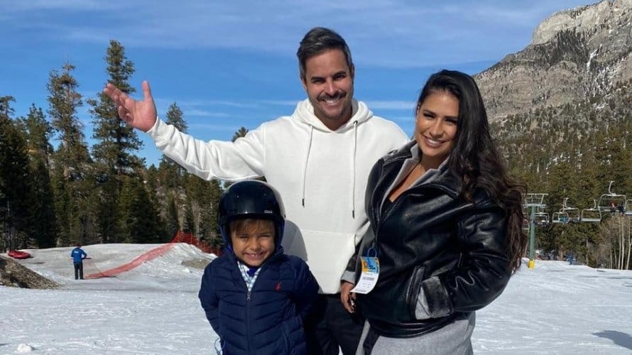 Simone da dupla com Simaria aproveita férias com a família na neve nos Estados Unidos