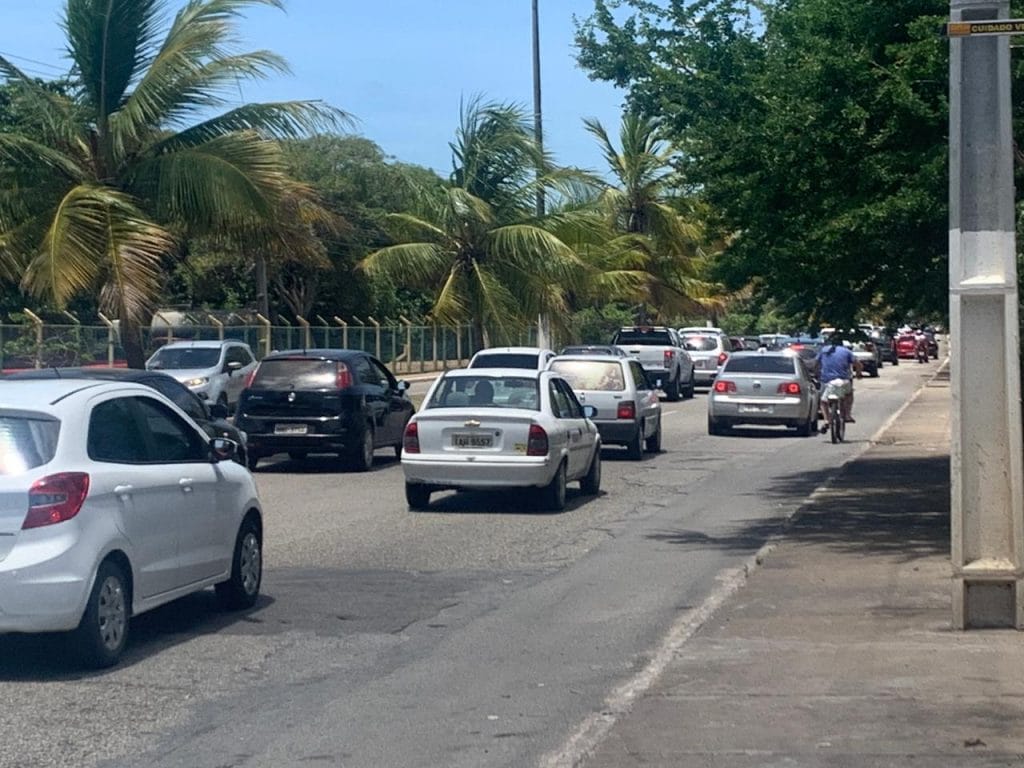 Trânsito intenso sentido praias da Zona Sul de Aracaju