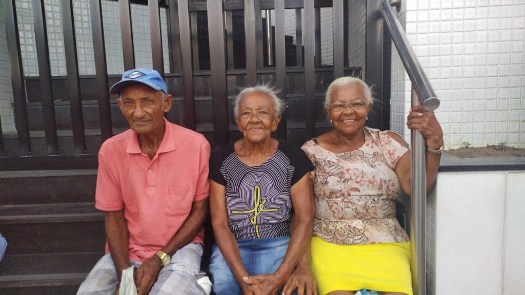 Um outro olhar da folia catadores de latinhas aproveitam bloco do Netinho