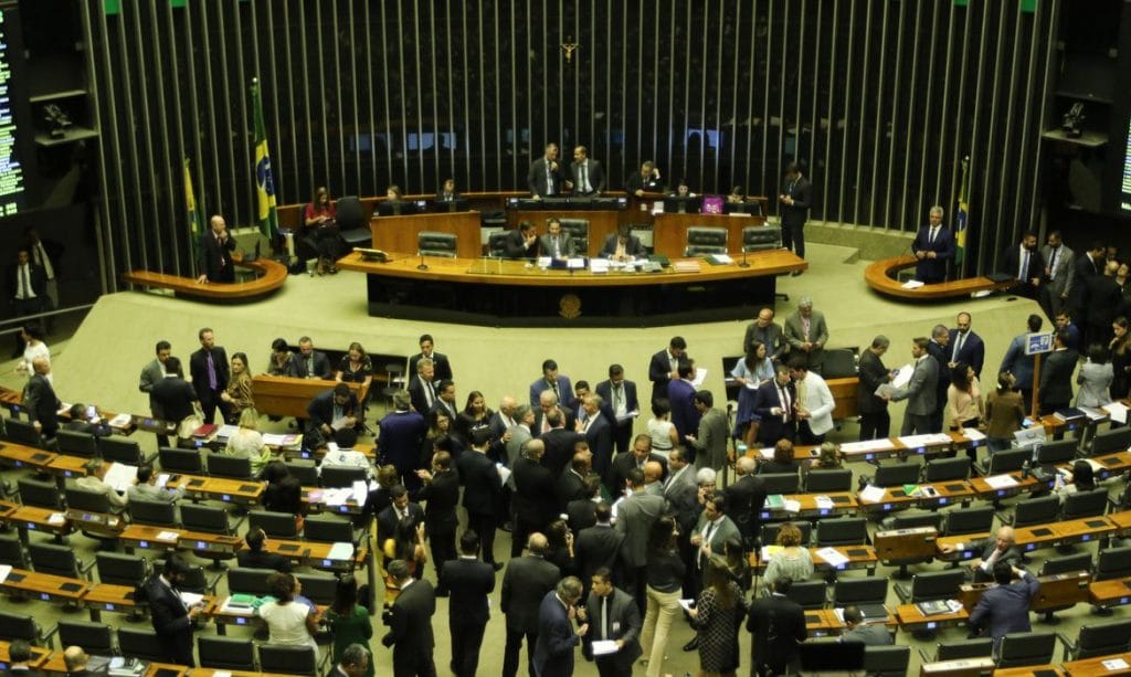 Alcolumbre suspende sessão e vetos à LDO serão votados nesta quarta