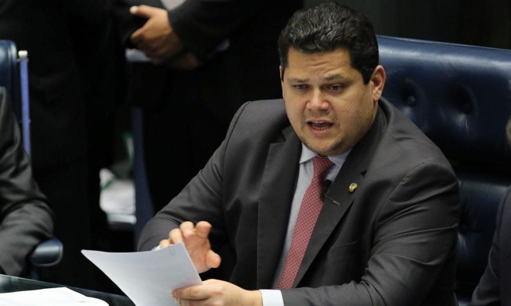 Alcolumbre testa negativo para o novo coronavírus