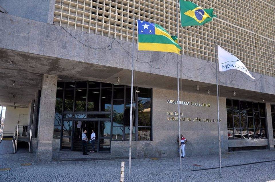 Alese suspende sessão nesta segunda 16