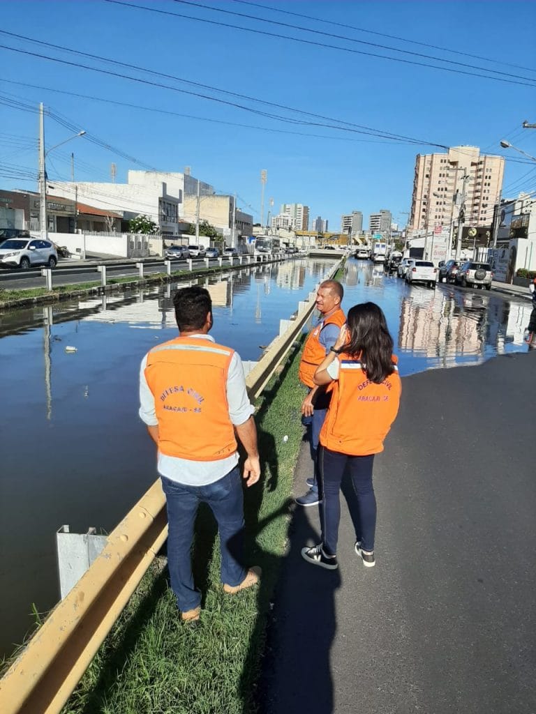 Alta da Maré deixa bairros de Aracaju alagados