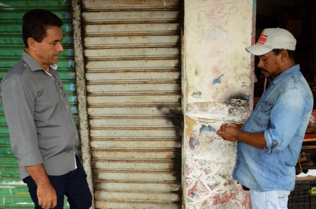 Ambulante agredido por fiscal tem mercadoria devolvida pela prefeitura de Aracaju