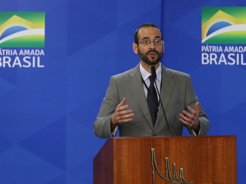 Assessor de Bolsonaro afirma que família recebe ameaças de morte