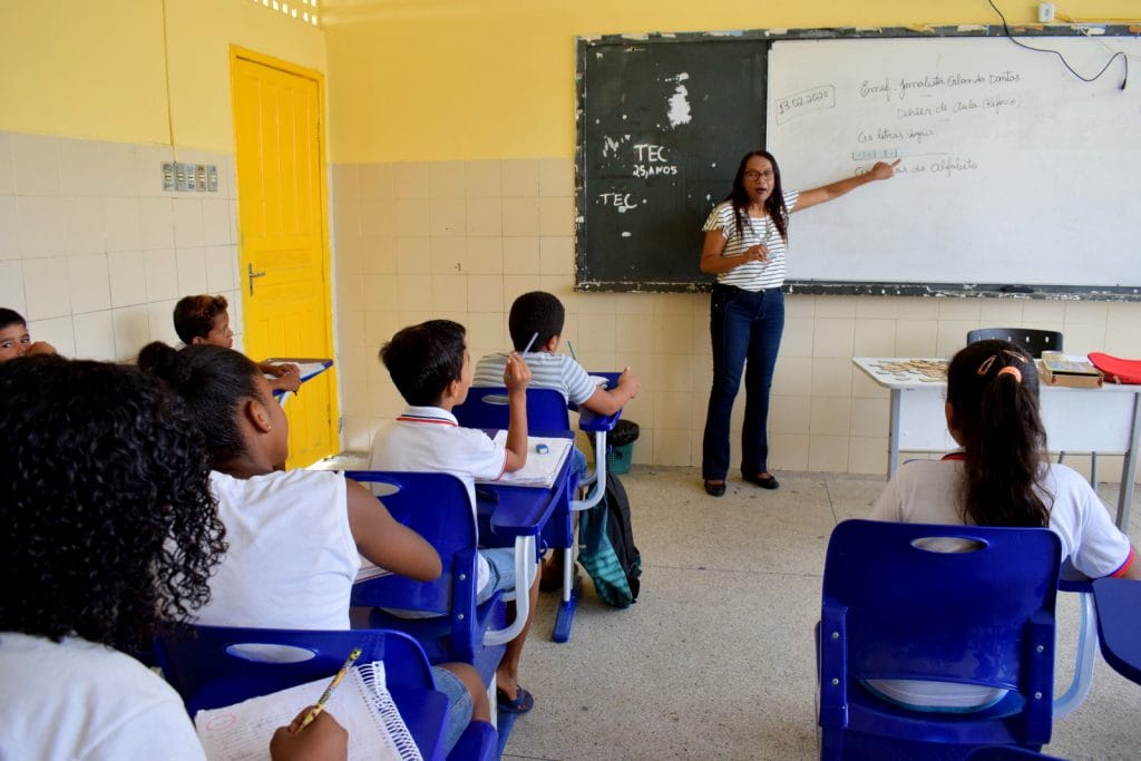 Aulas da rede publica e privada são suspensas objetivando a proteção da sociedade escolar