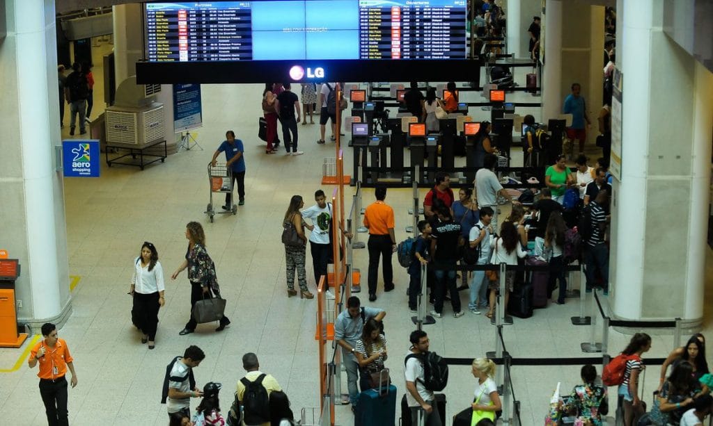 Austrália proíbe entrada de estrangeiros e de quem não mora no país