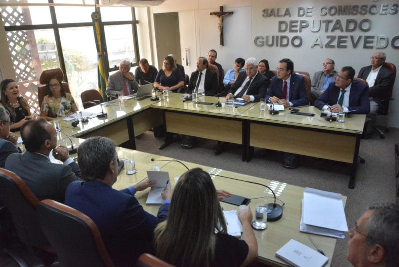 Banese aponta lucro de R 3mi com fechamento de agências e deputados criticam