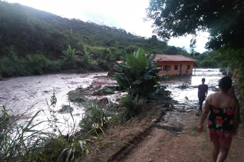 Barragem de água se rompe em Minas Gerais