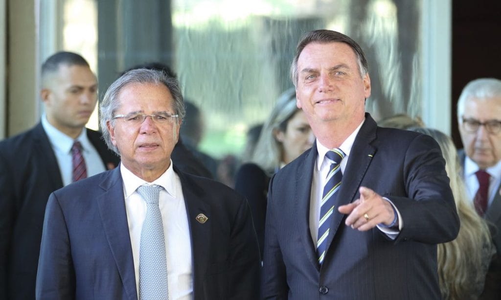 Bolsonaro anuncia que Guedes vai morar na Granja do Torto