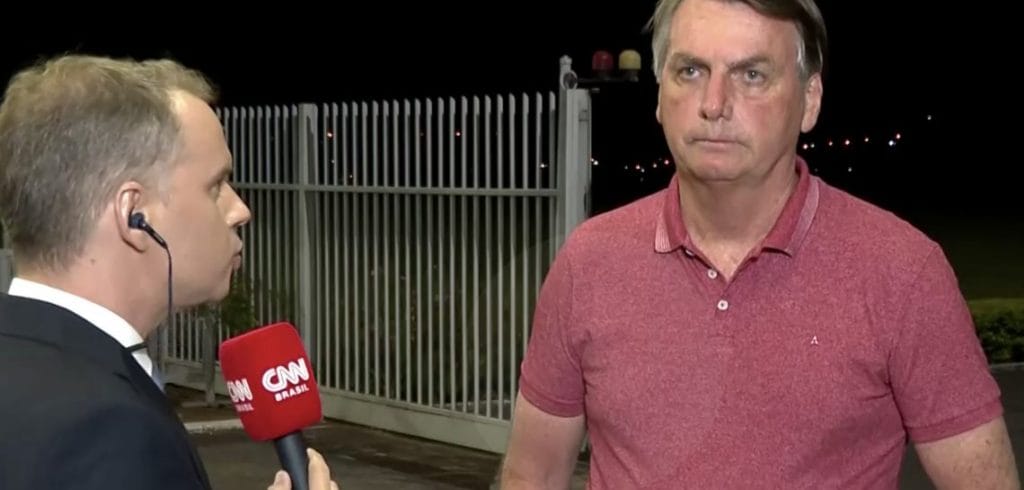 Bolsonaro diz que não pode haver histeria em combate a coronavírus
