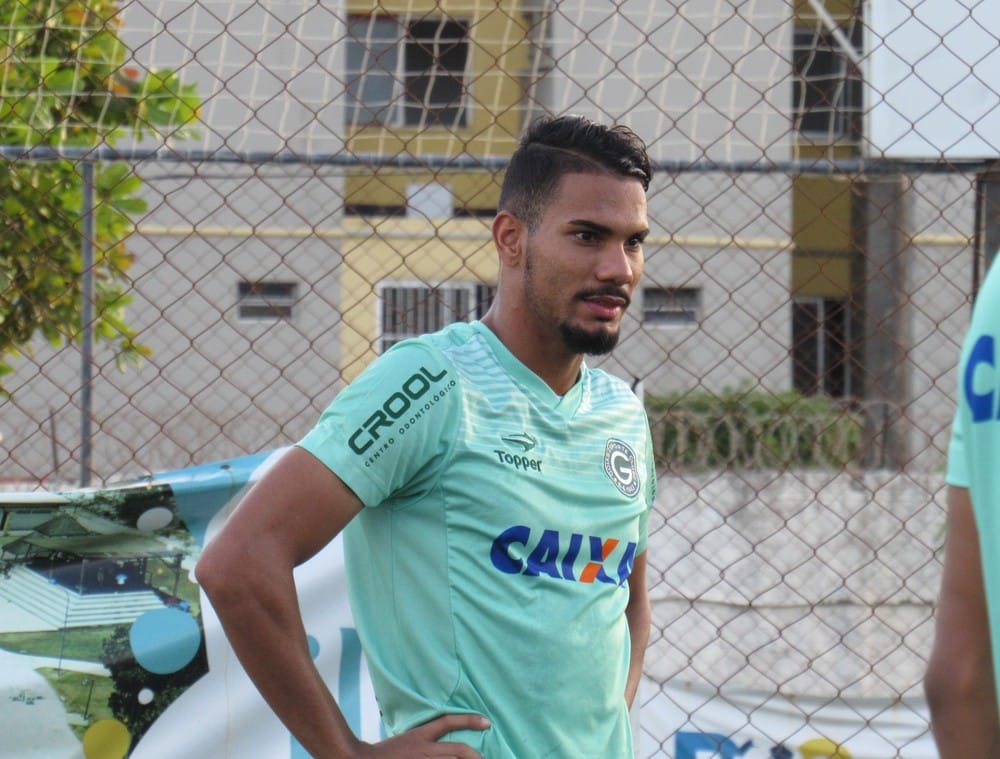 Confiança apresenta voltante Madison para Copa do Nordeste