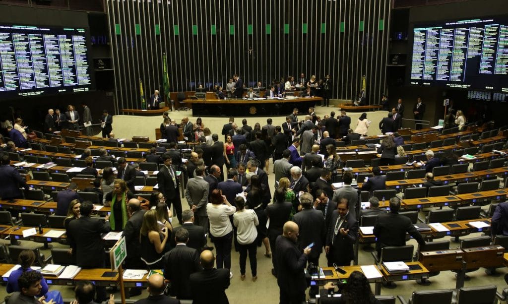 Congresso cancela sessão conjunta após infecção de parlamentares por coronavírus