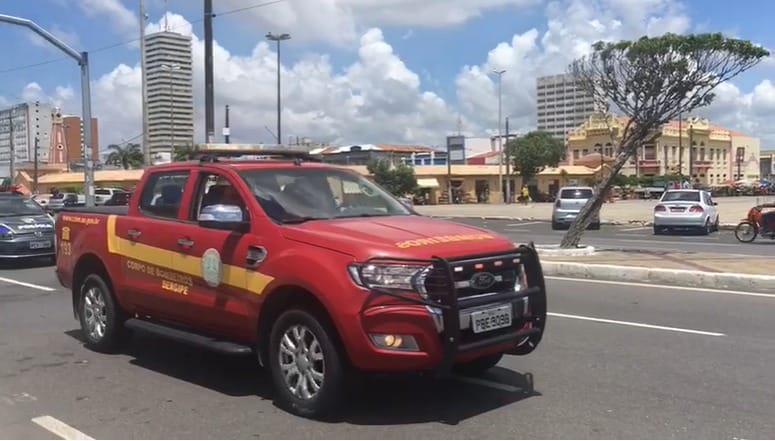 Covid 19 Corpo de Bombeiro faz alerta nas praias para evitar aglomerações