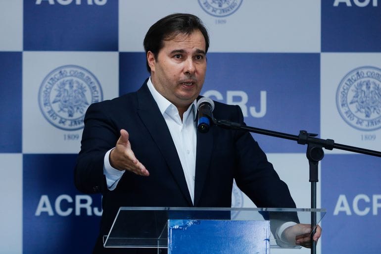 Covid 19 Maia sugere redução de 20 nos salário de servidores dos três poderes