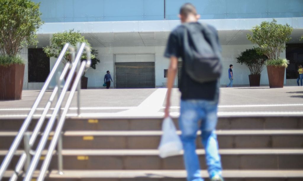Covid 19 estagiários e aprendizes devem ficar em casa orienta MPT
