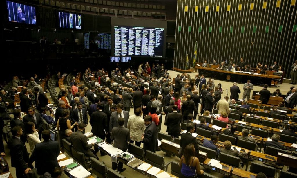 Deputado propõe fechamento do Congresso por causa do coronavírus