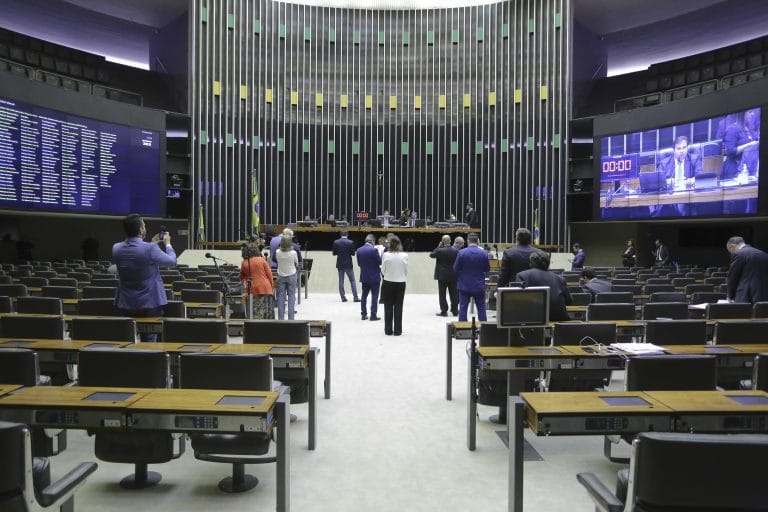 Deputados sergipanos votam a favor de distribuição de alimentos a estudantes
