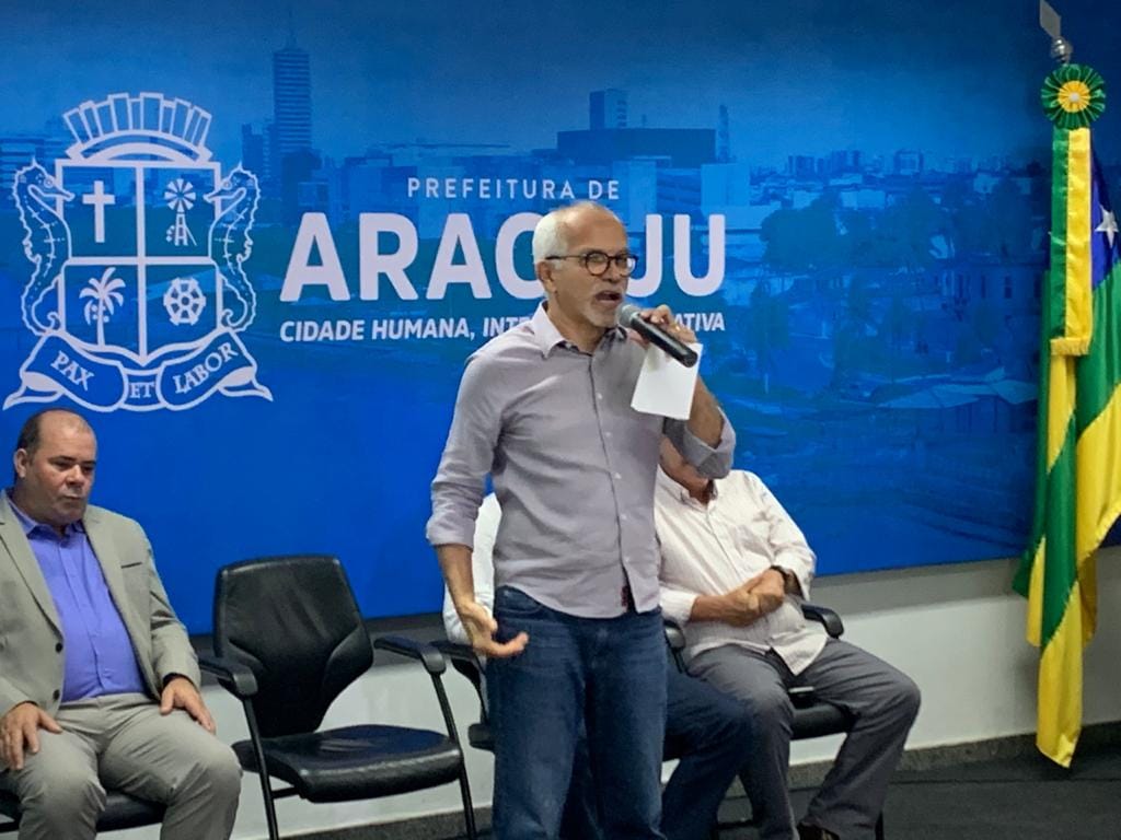 Edvaldo Nogueira rebate opositores sobre aumento na tarifa de ônibus