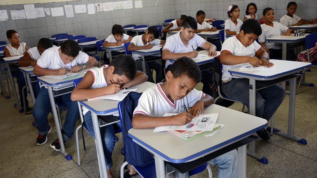 Estado abre edital para seleção de 245 bolsistas para programa Alfabetizar pra Valer