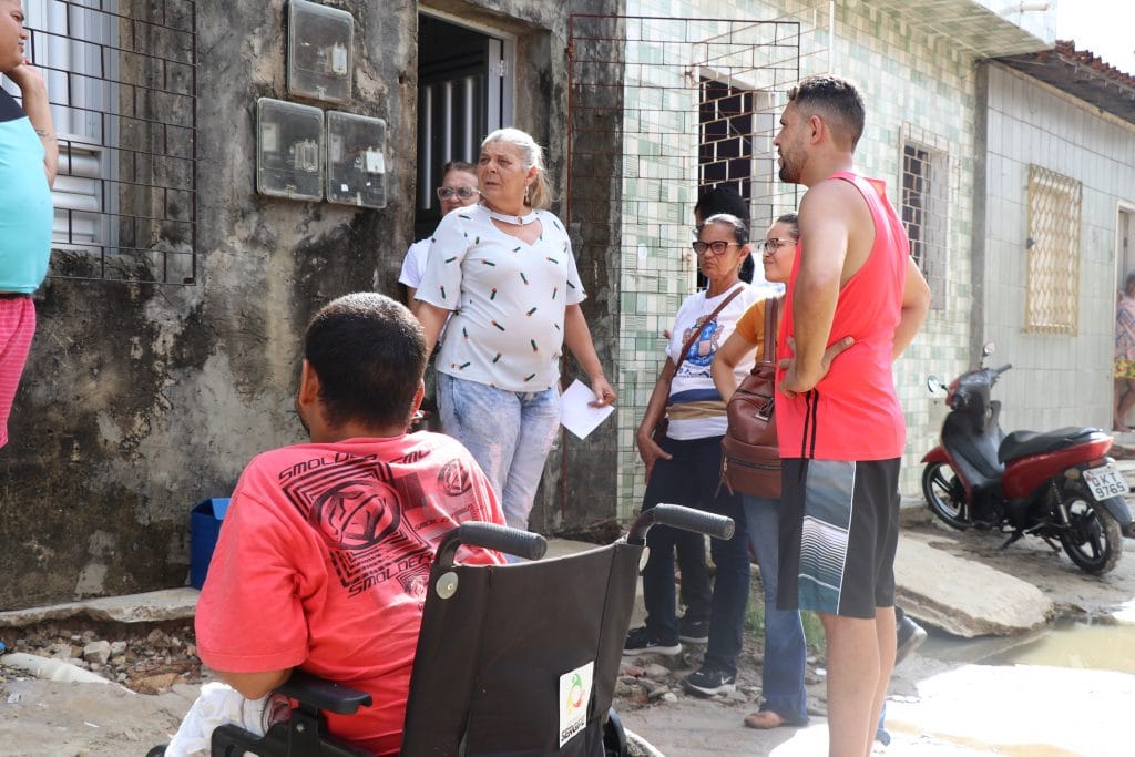 Famílias atingidas pela chuva recebem assistência da prefeitura em Aracaju