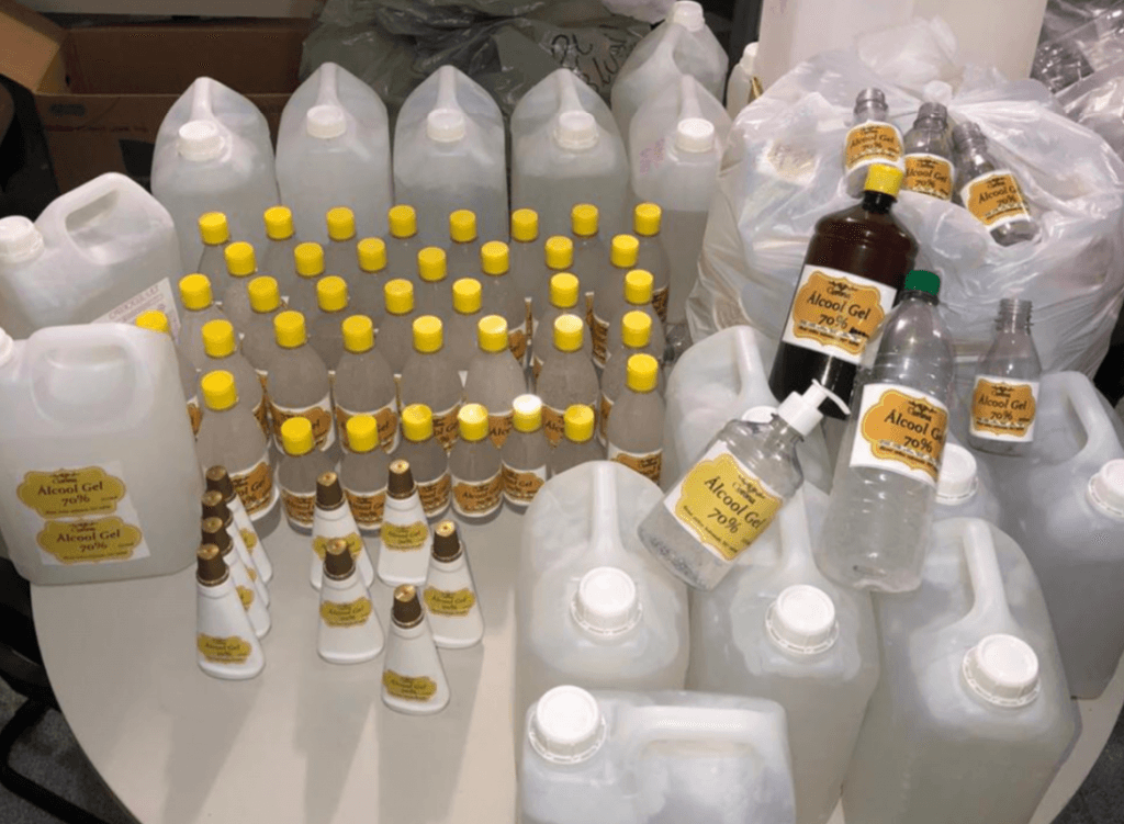Homem preso e polícia desmonta laboratório que produzia álcool gel falsificado em Aracaju