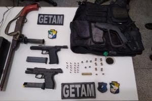 Homem é presos com armas e munições no bairro Rosa Elze