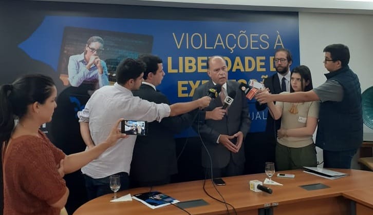 Imprensa brasileira registra mais de 10 mil ataques diários nas redes sociais aponta relatório