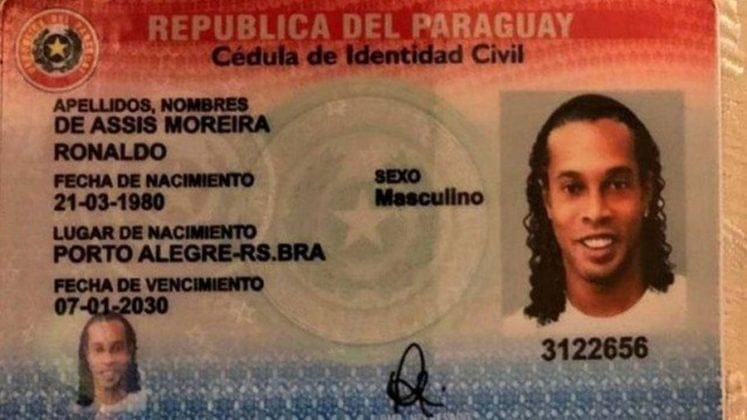 Justiça paraguaia decide pela manutenção da prisão de Ronaldinho Gaúcho