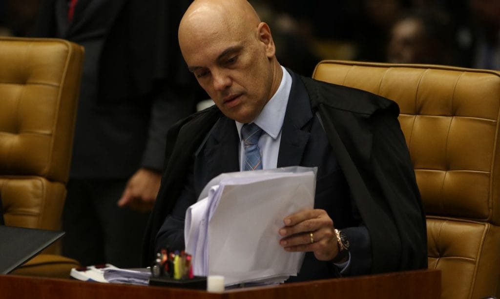 Ministro Alexandre de Moraes suspende MP de Bolsonaro que restringiu acesso à informação