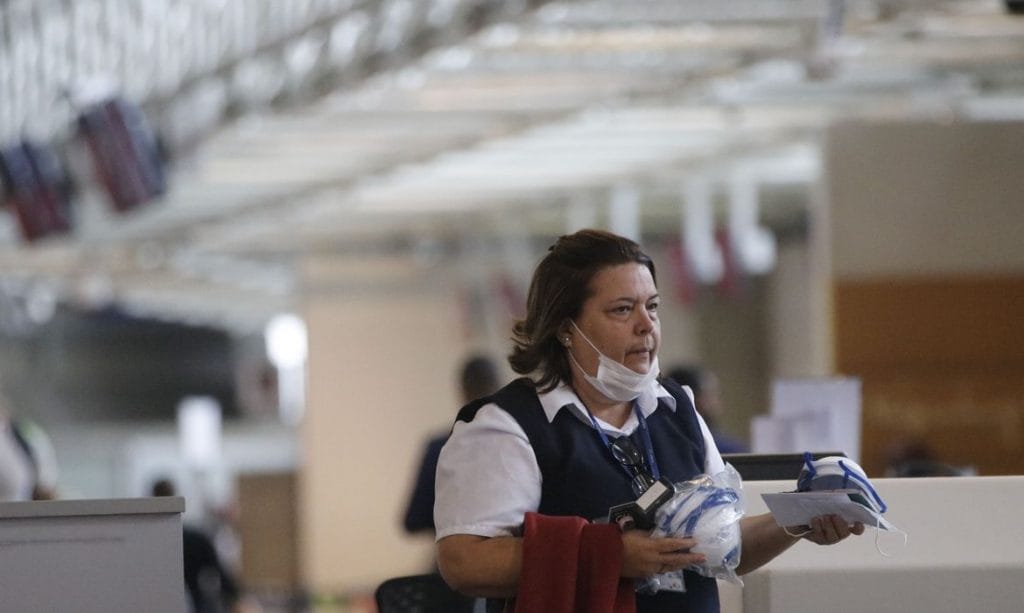 Ministério da Saúde anuncia compra de 20 milhões de máscaras cirúrgicas