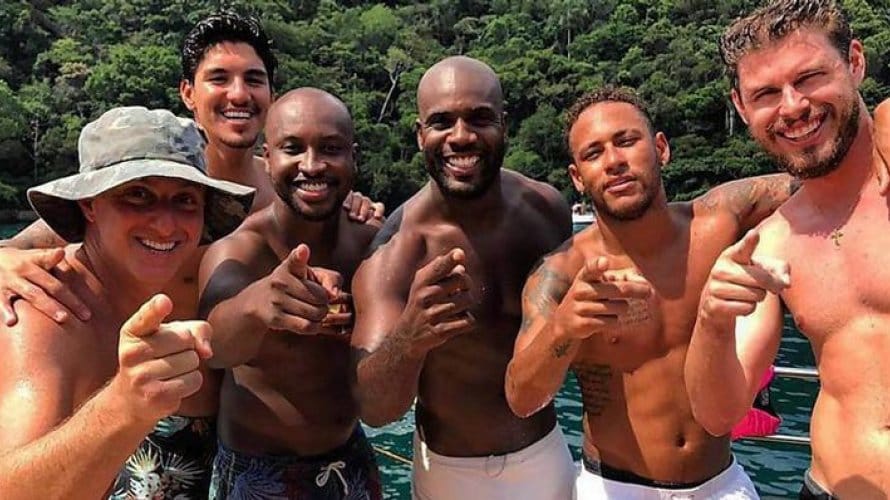 Neymar e amigos da diretoria anunciam doação para ajudar no combate ao coronavírus
